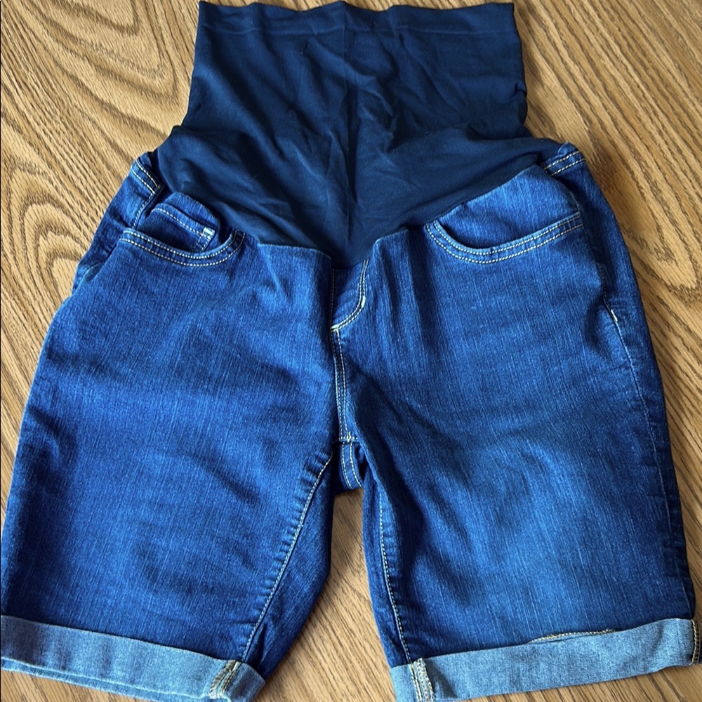 Belle sky maternity shorts